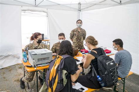 A Milano Esercito E Protezione Civile In Camper Per Vaccinare I Minorenni