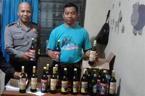 Polsek Seyegan Sita Puluhan Botol Miras