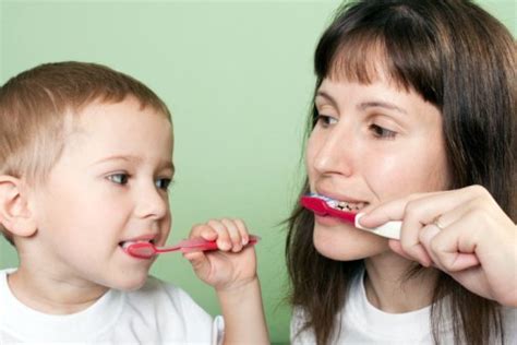 Cómo Enseñar A Tus Hijos A Cepillarse Los Dientes