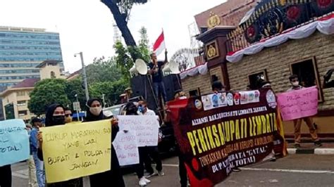 Warga Asal Ntt Di Jakarta Demo Mabes Polri