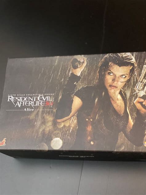 Hot Toys Mms Alice Resident Evil Afterlife Hobbies Toys Toys Games On Carousell
