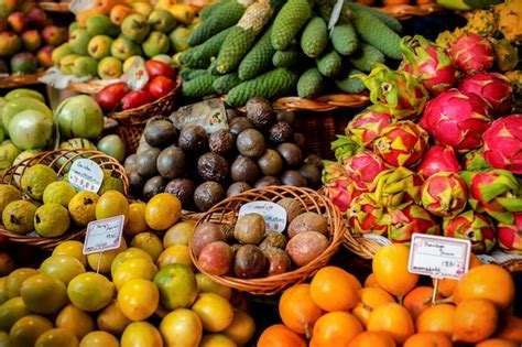 Frutas exóticas frescas en el famoso mercado de funchal mercado dos