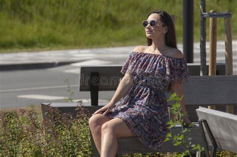 Joven Feliz En Bikini Imagen De Archivo Imagen De Actitud