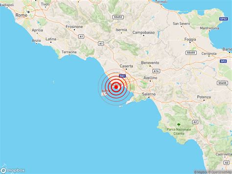 Forte Terremoto Ai Campi Flegrei Magnitudo E Una Delle Scosse