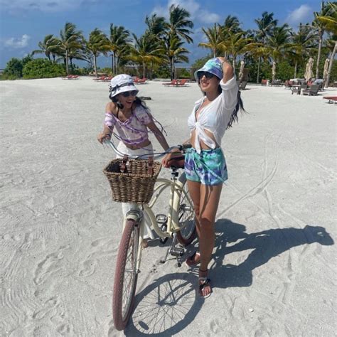 Sara Ali Khan Enjoys her Maldives Vacation 2021 Photos - FilmiBeat