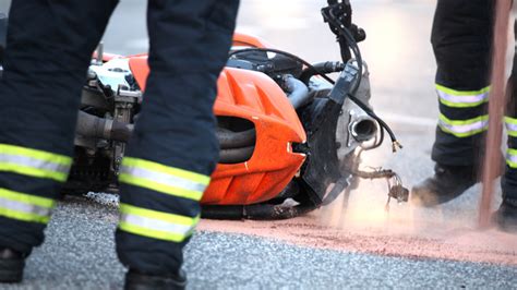 OÖ Biker 38 stirbt bei Crash mit Pritschenwagen oe24 at