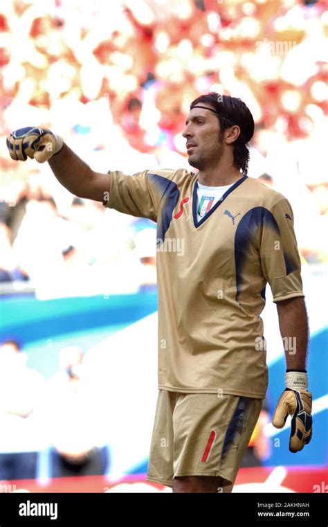 Gianluigi Buffon 2006 Italy Hi Res Stock Photography And Images Alamy