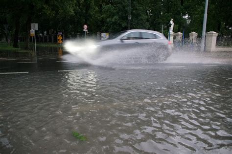 Silne ulewy i lokalne burze wystąpią w woj lubelskim Nawet 40 65 mm