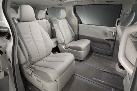 Review: The 2013 Toyota Sienna is a Minivan that thinks its a car - The ...