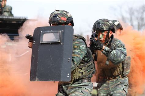 雷霆出击：直击武警贵州总队贵阳支队“反劫持”训练现场