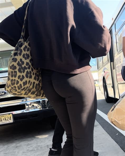 Tight Latina Booty In Scrunched Up Leggings Oc Spandex Leggings