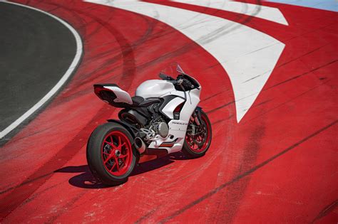 Ducati Panigale V2 India launch in a few days, DETAILS INSIDE