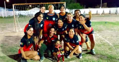 Las Pira As Gritaron Campe N En Un Torneo De F Tbol Femenino En Los