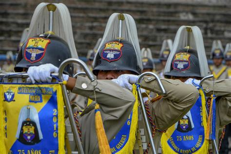 BANDA DE GUERRA COLEGIO MEJIA BANDA DEL COLEGIO INSTITUTO Flickr