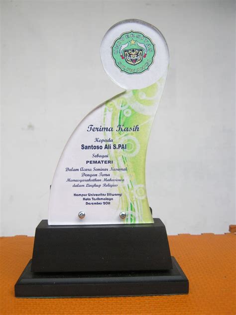 insan group  desain plakat akrilik ii