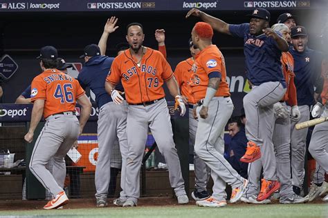 4 5 Altuve Pega Jonrón De 3 Carreras Y Coloca A Astros A Un Triunfo De