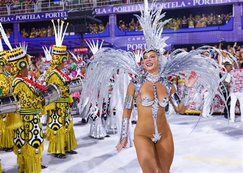 Salto Quebrado Chuva E Look Rasgado Paolla Oliveira Mostra Perrengues