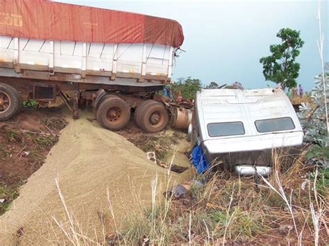 G1 Acidente Entre Carreta E Caminhão Boiadeiro Mata Duas Pessoas Em