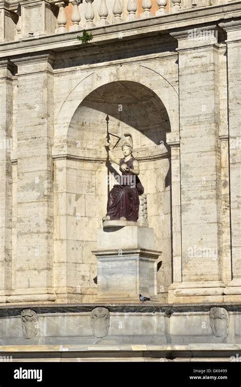 Porphyre Et Marbre Ancien Statue De Minerve Déesse Comme Rome Fontaine