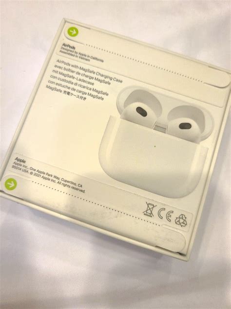 【全新】airpods 3 Magsafe充電盒 Apple 1m快充傳輸線組 耳機及錄音音訊設備 耳機在旋轉拍賣