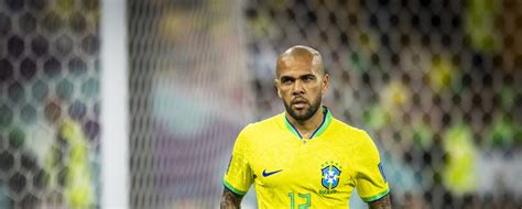 Playsport Cum Arat Dani Alves Dup Luni De Arest Au Venit S L