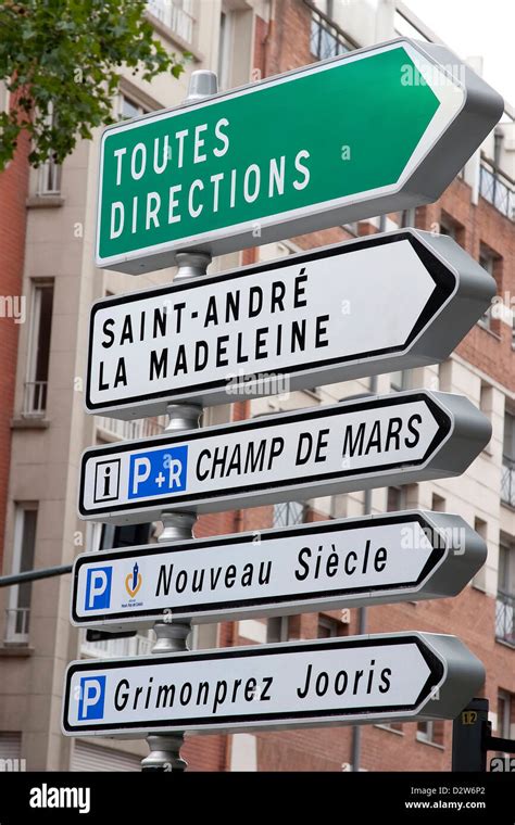 Toutes directions sign hi-res stock photography and images - Alamy