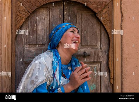 Berber Girl Wearing Traditional Costume Ouarzazate Stock Photo Alamy