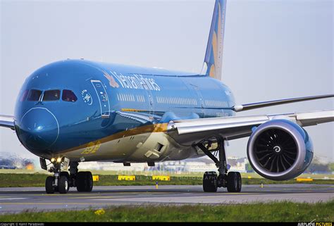 VN A871 Vietnam Airlines Boeing 787 9 Dreamliner At Warsaw Frederic