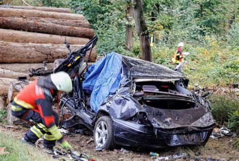 Update Zwei Menschen Sterben Bei Schwerem Unfall Auf Der B173