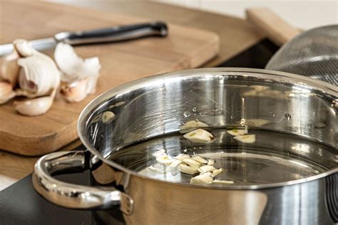 Knoblauch Wasser Gegen L Use Knoblauchsud Herstellen Gartenlexikon De