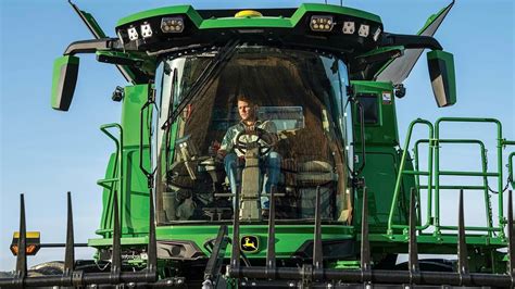 The New S Combine Grain Harvesting John Deere Ca