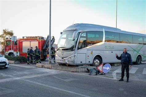 Despiste de autocarro em Setúbal faz um ferido ligeiro Portugal