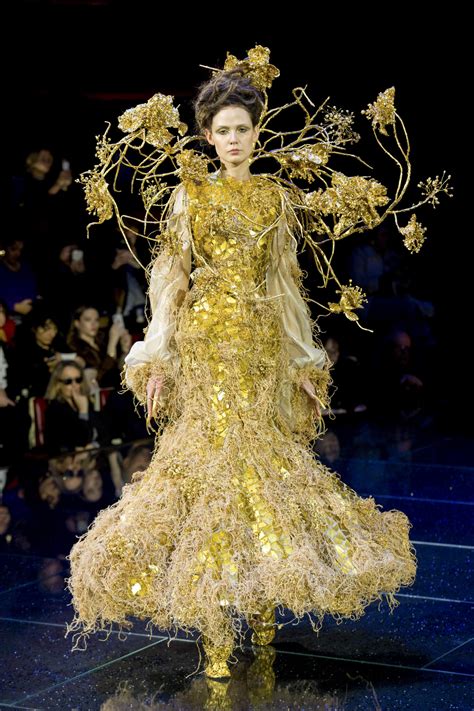 Guo Pei Couture Spring 2018 Photos