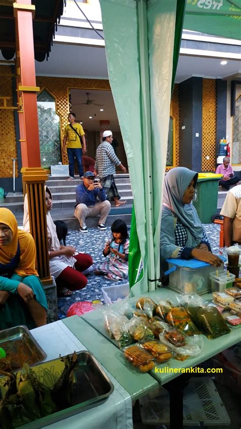 Berburu Takjil Ramadhan Di Kampung Jawa Denpasar Kawasan Takjil Paling