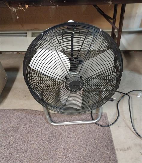 LARGE ADJUSTABLE FLOOR FAN | EstateSales.org