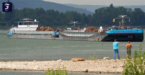 Unfall Auf Dem Rhein Zwei Schiffe Sind Zusammengesto En