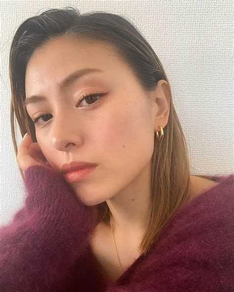 国枝洋子さんのインスタグラム写真 国枝洋子instagram「lakaofficial のアイシャドウ 発色もラメ感も丁度良くて