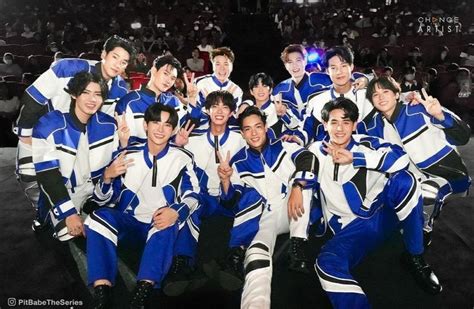 Pit Babe cast в 2024 г Малыши Рождественские обои