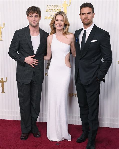 Sag Awards 2023 ‘the White Lotus Stars Meghann Fahy And Leo Woodall Exuded Glam In Chic