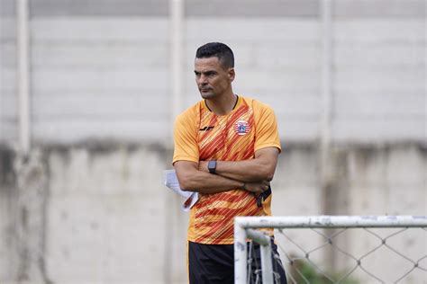 PESAN CARLOS PENA UNTUK JAKMANIA