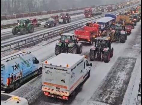 Proteste Uria E Ale Agricultorilor Din Germania I Fran A Timisoara