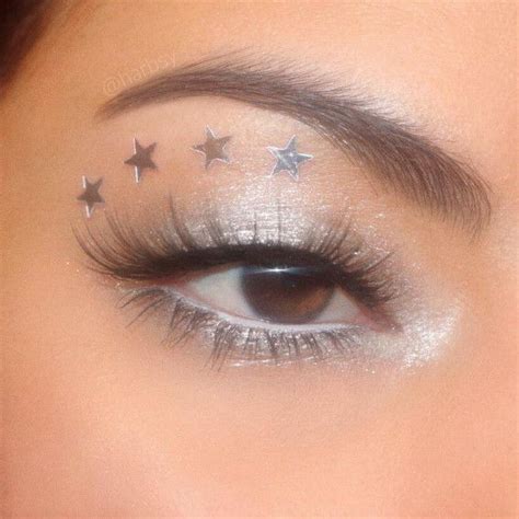 20 Christmas Holidays Makeup Ideas Silver Starry Night Eye