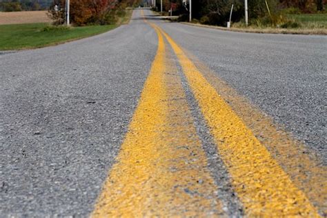 Banco De Imagens Pista Cal Ada Rodovia Asfalto Linha Amarelo A