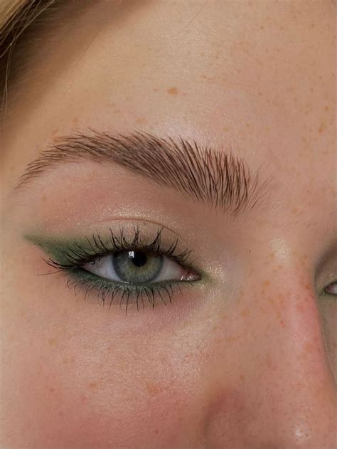 Pin By Shian Sood On Makeup Eye Makeup Makeup Inspiration Green Makeup