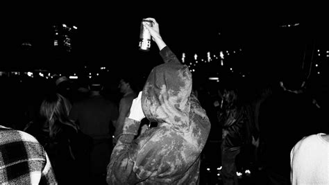 Goth Babe Sends New York City Into Summer As The Lola Tour Stops At Pier