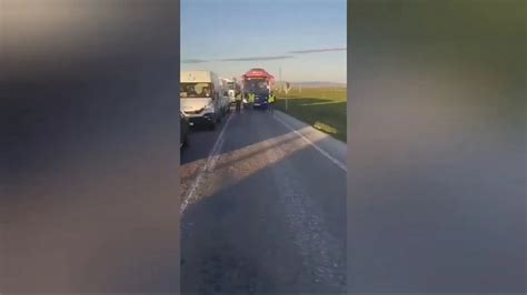 Vídeo de agricultores parando el autocar de la SD Huesca en plena