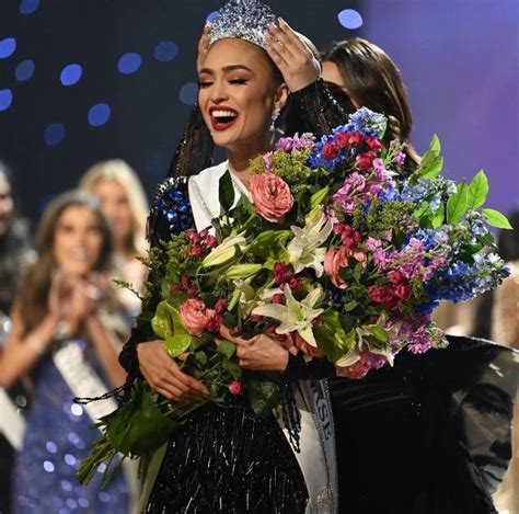 Look Rbonney Gabriels Winning Evening Gown At Miss Universe 2022