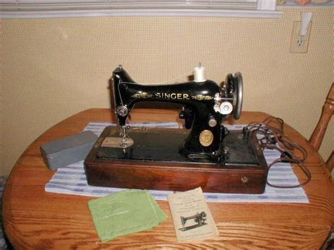 This Is A Vintage Singer Sewing Machine In A Bentwood Case Works