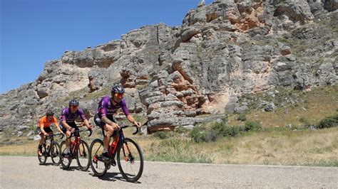 Euskaltel Euskadi Burgos BH y Kern Pharma irán a la Vuelta 2022 que