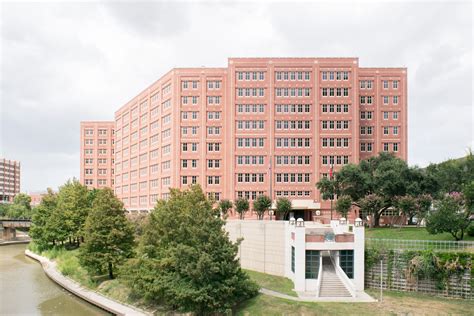 The FBI is investigating deaths in the Harris County Jail | Texas Standard